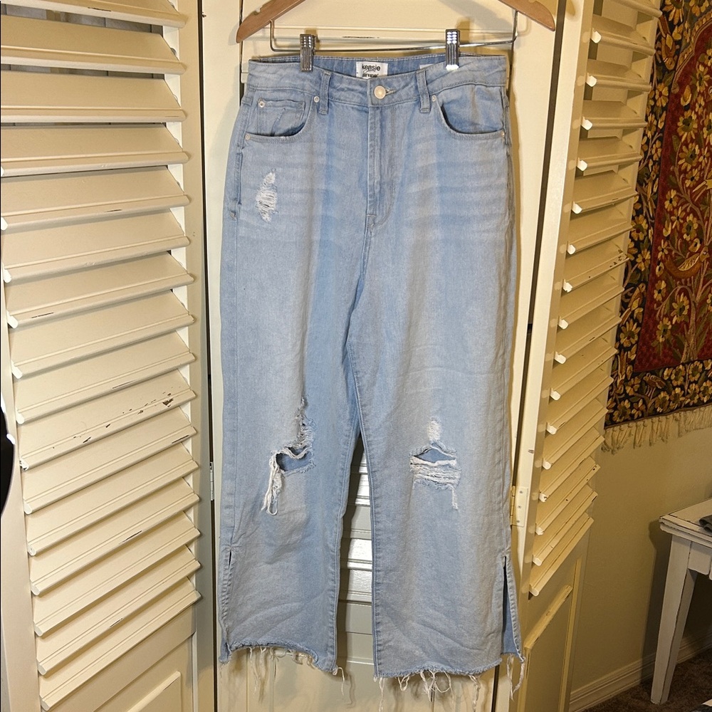 Kensie jeans true vintage Light Blue  Distressed wide leg Jeans size 8/29